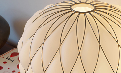 PINECONE, Table lamp blanco leche acidado