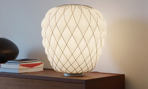 PINECONE, Table lamp blanco leche acidado