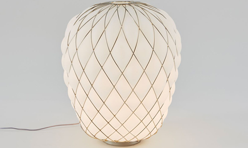 10.	PINECONE, Table lamp blanco leche acidado