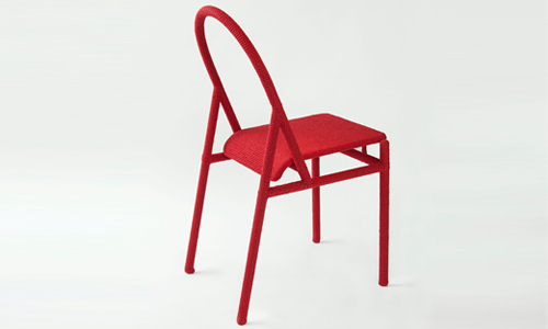 Silla de metal tapizada con ganchillo por Aalto + Aalto