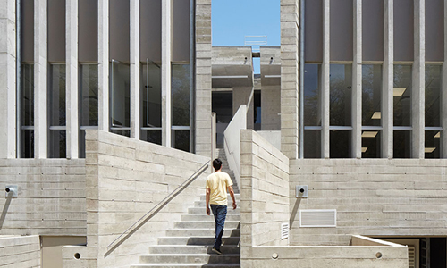 Edificio E de la Universidad de Piura en Perú