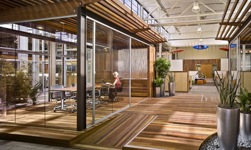 Nueva oficina de Google en el histórico hangar de California  diseñada por ZGF Architects