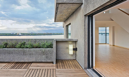 Terraza en el dúplex Habitat 67