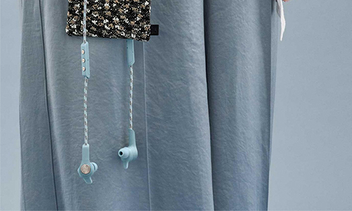 S/S 19 de Bang & Olufsen con accesorios de Kvadrat / Raf Simons