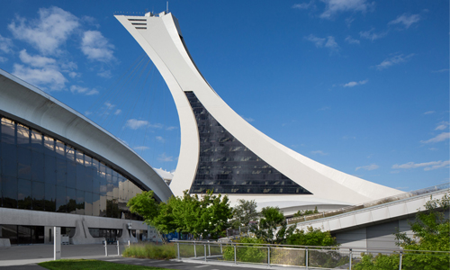 Provencher Roy rediseñó un antiguo edificio en un complejo de oficinas de plan abierto.