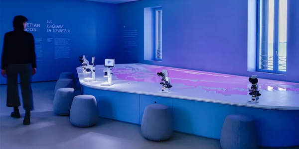 Prada inaugura un nuevo centro de educación oceánica en Venecia.